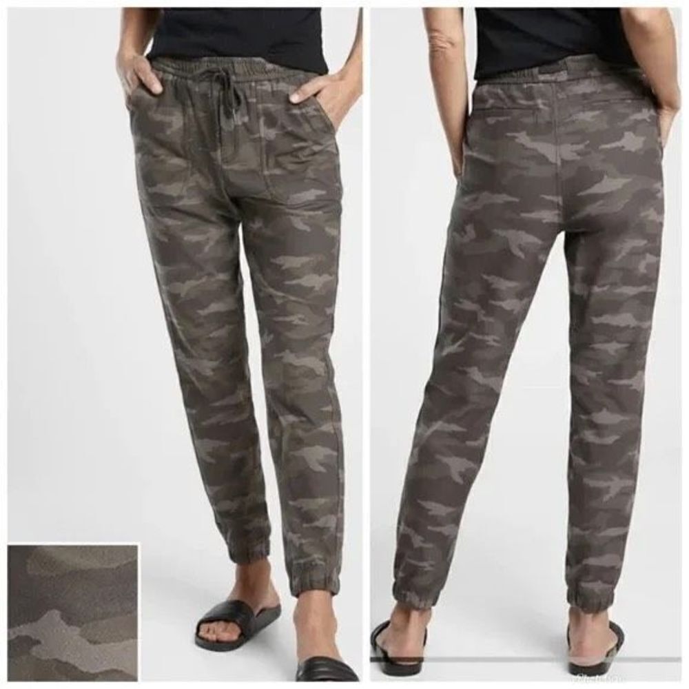 Athleta Camo Farallon Jogger stretch cotton pants size 2